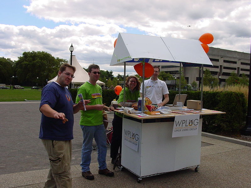 File:Wplug sfd07 bas stand.jpg